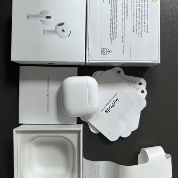 Apple AirPods 4 with Charging Case